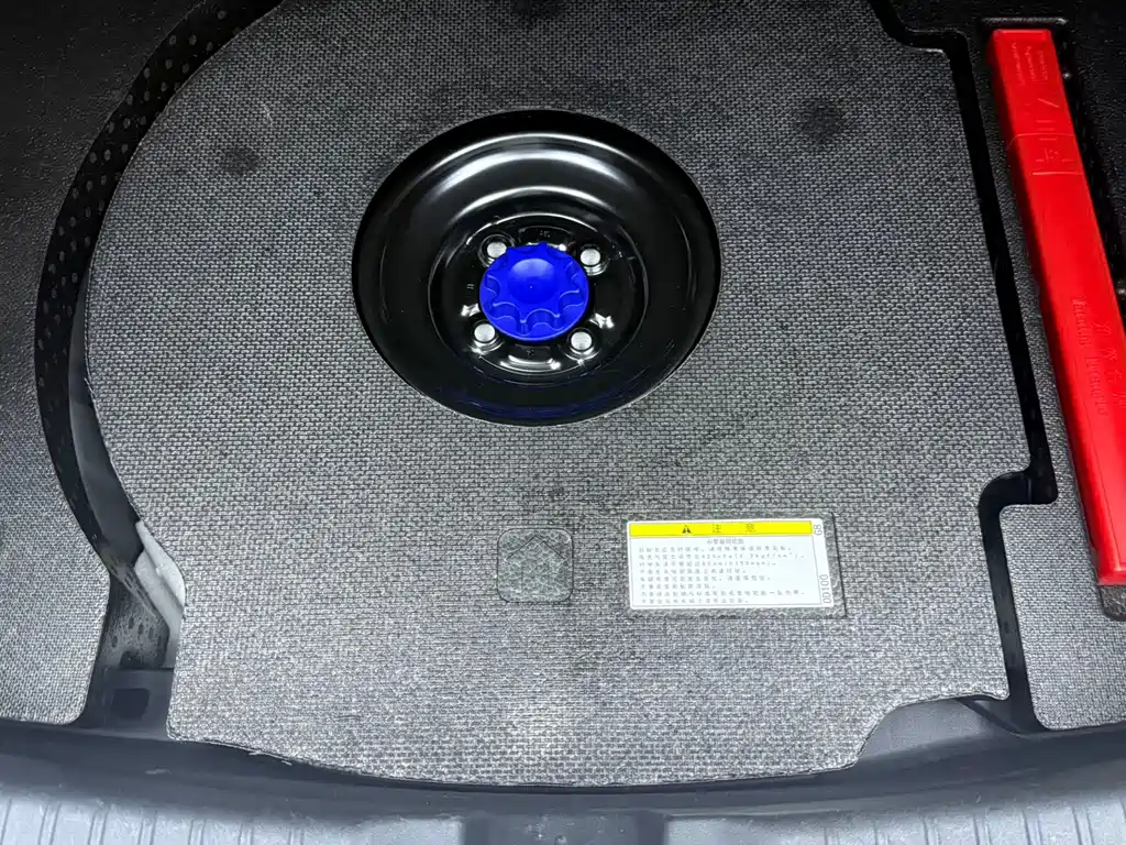 Toyota Yaris L — фото 21
