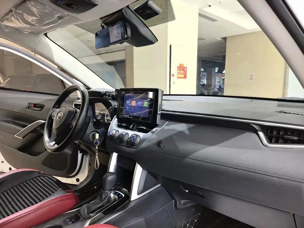 Toyota Corolla Cross — фото 13