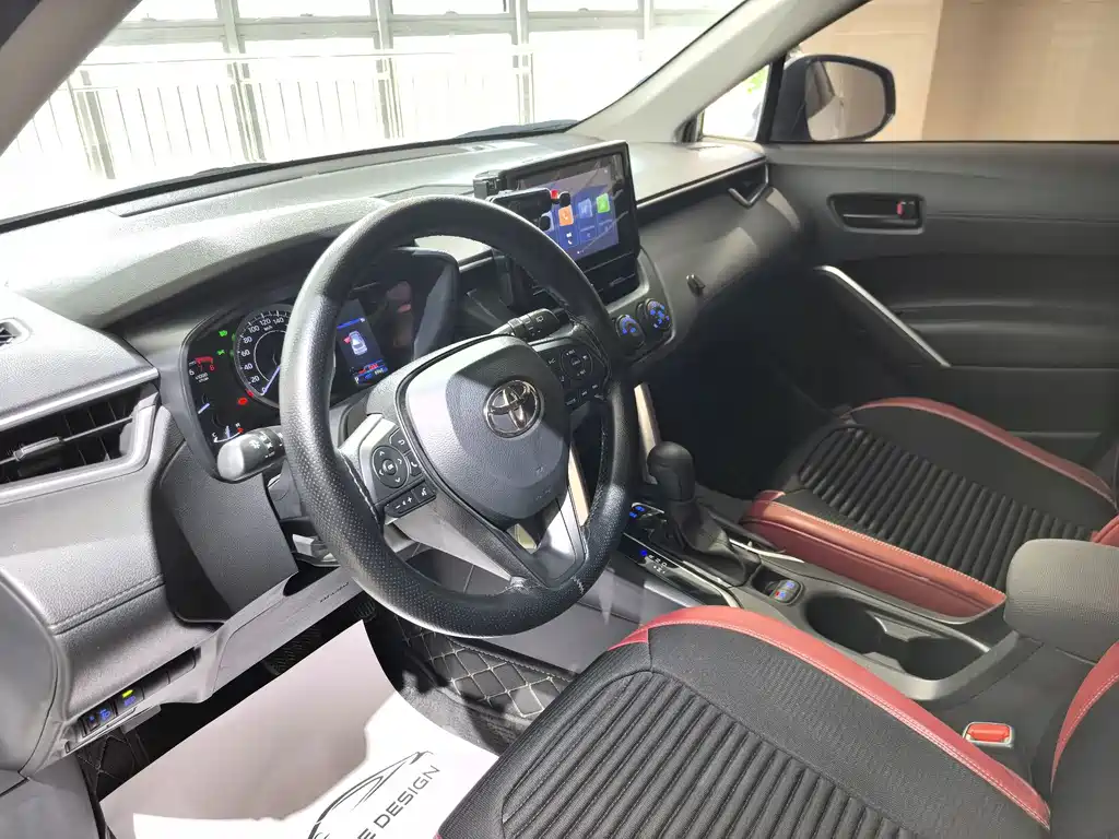 Toyota Corolla Cross — фото 4