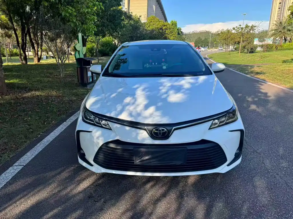 Toyota Corolla — фото 2