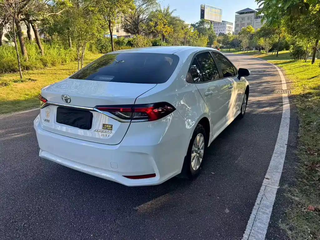 Toyota Corolla — фото 9