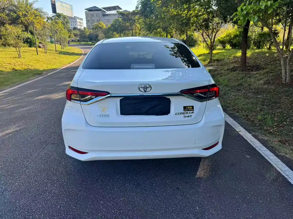 Toyota Corolla — фото 10