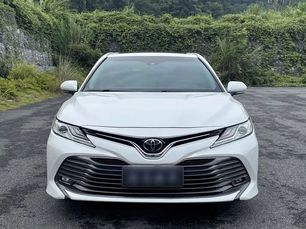 Toyota Camry — фото 6