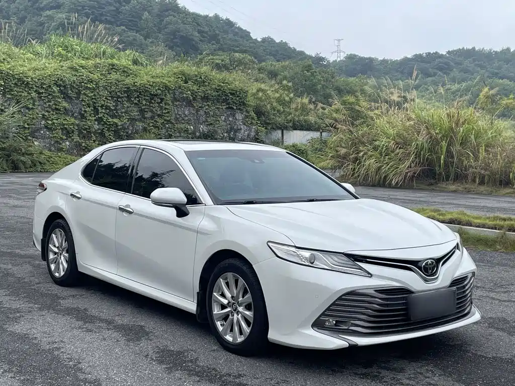 Toyota Camry — фото 7