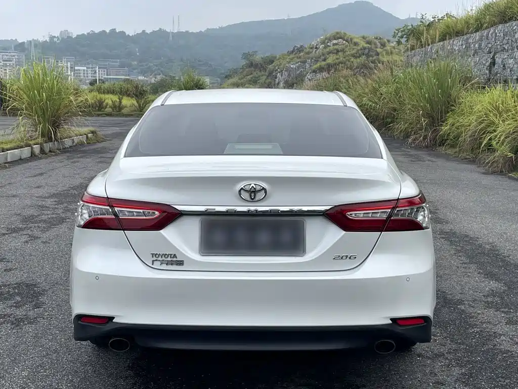 Toyota Camry — фото 9