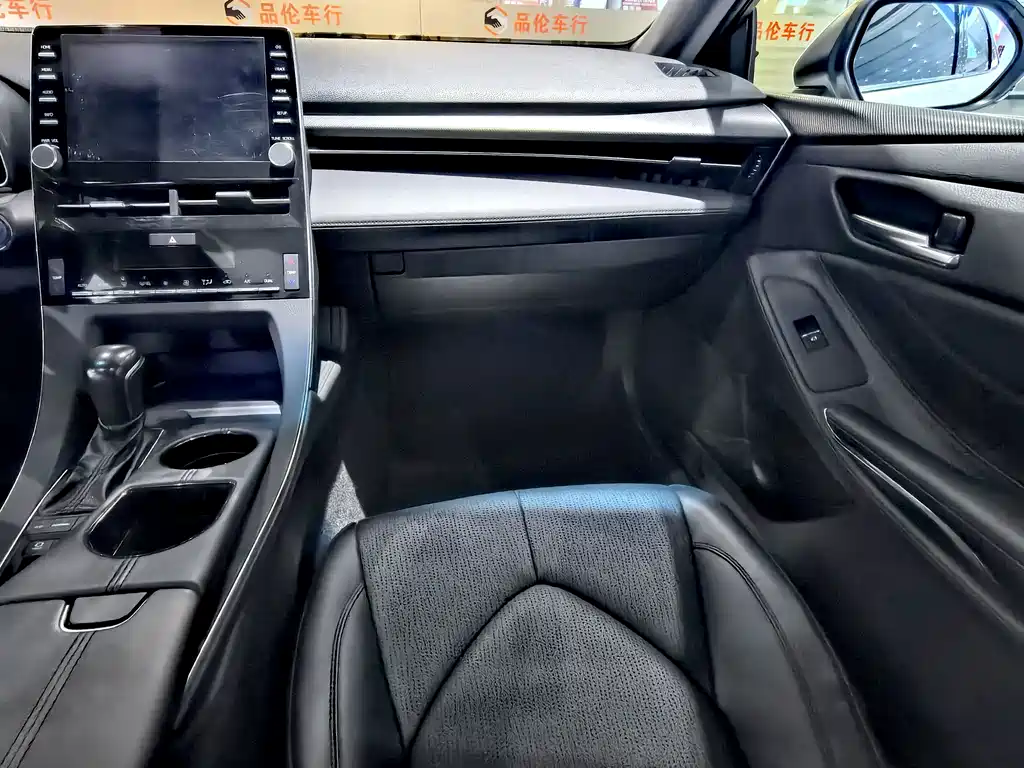 Toyota Avalon — фото 8