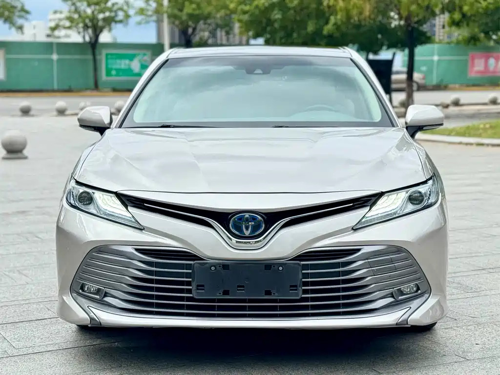 Toyota Camry — фото 2