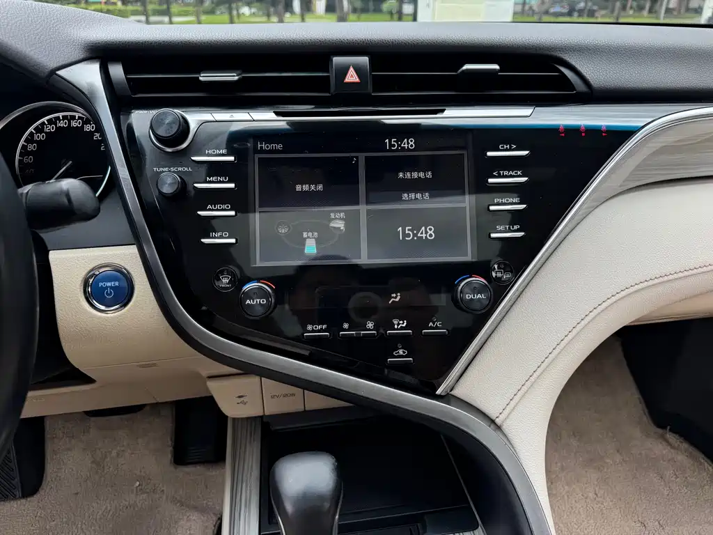 Toyota Camry — фото 14
