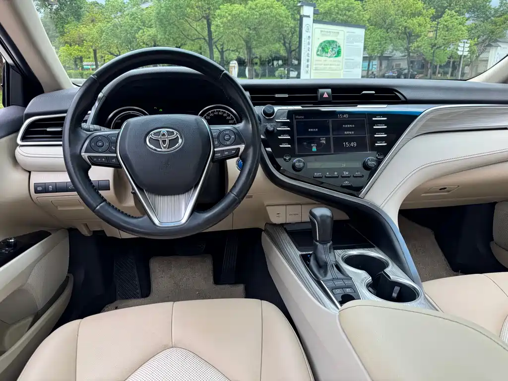 Toyota Camry — фото 15