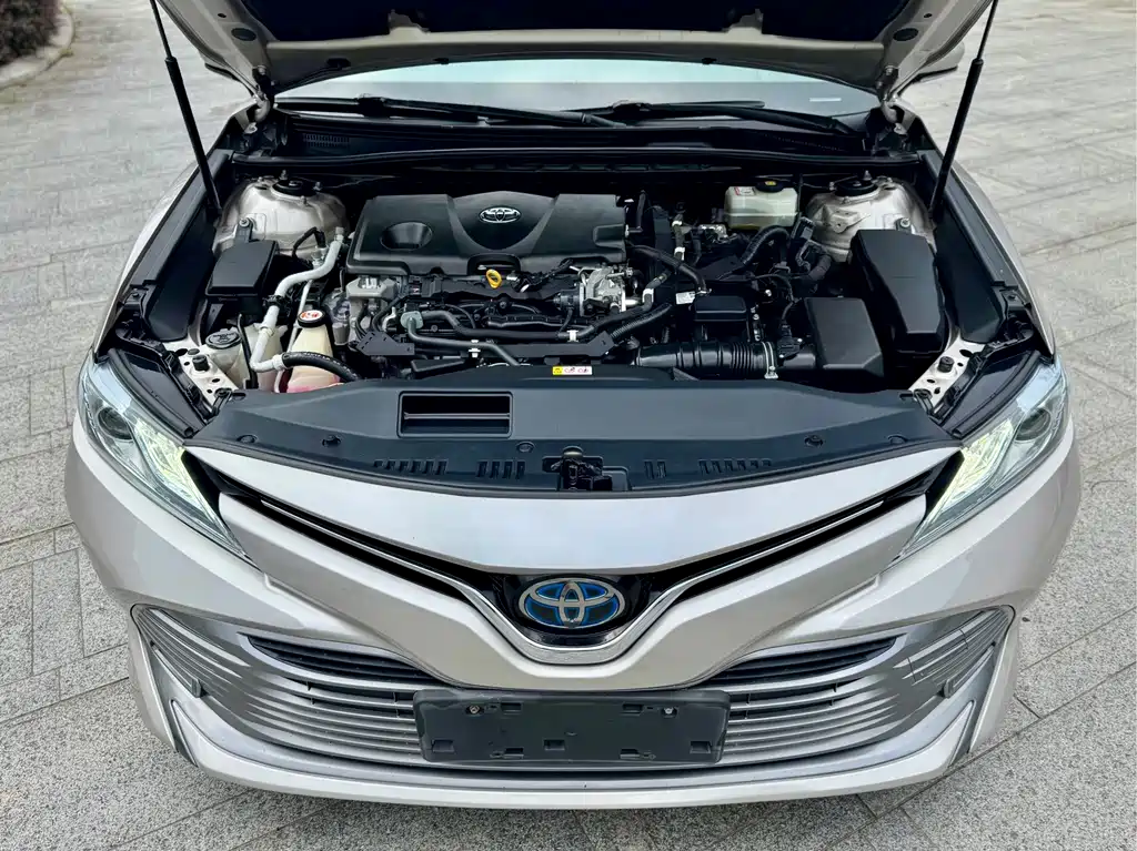 Toyota Camry — фото 19