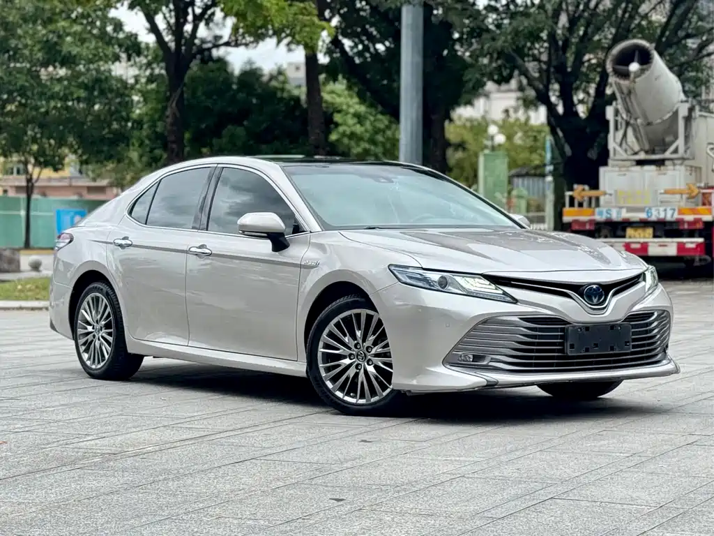 Toyota Camry — фото 3