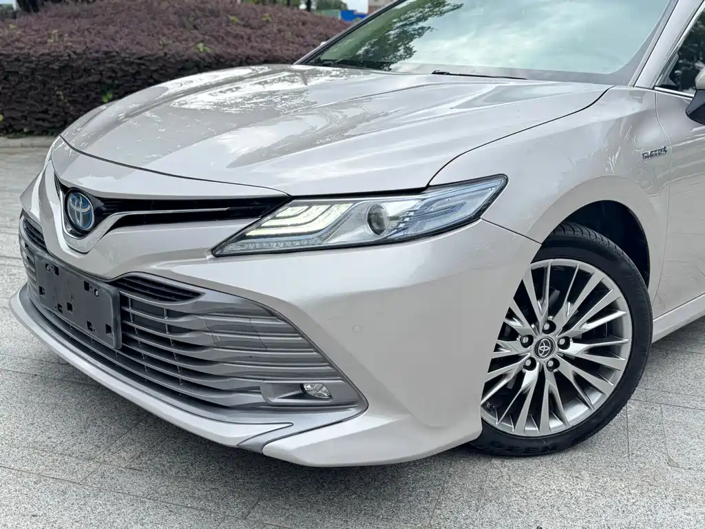 Toyota Camry — фото 21