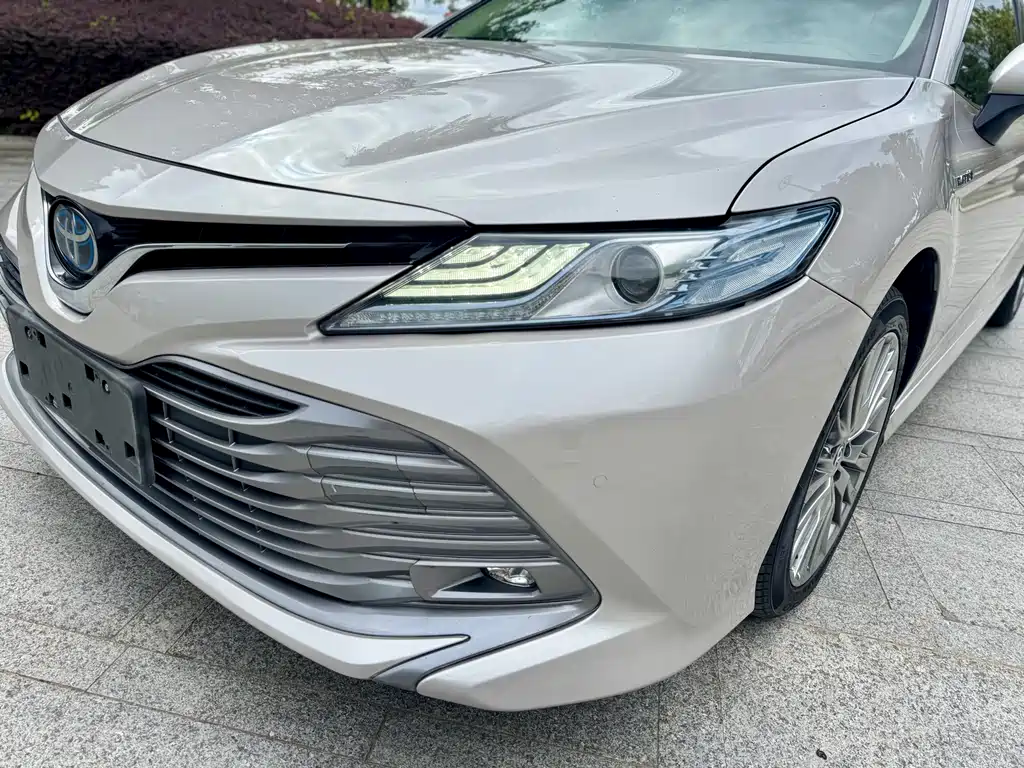 Toyota Camry — фото 23