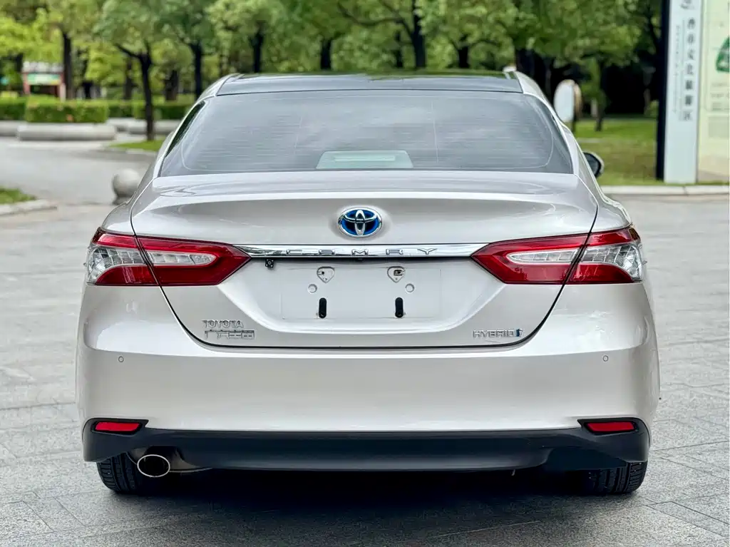 Toyota Camry — фото 5