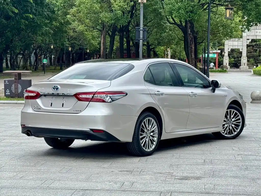 Toyota Camry — фото 6