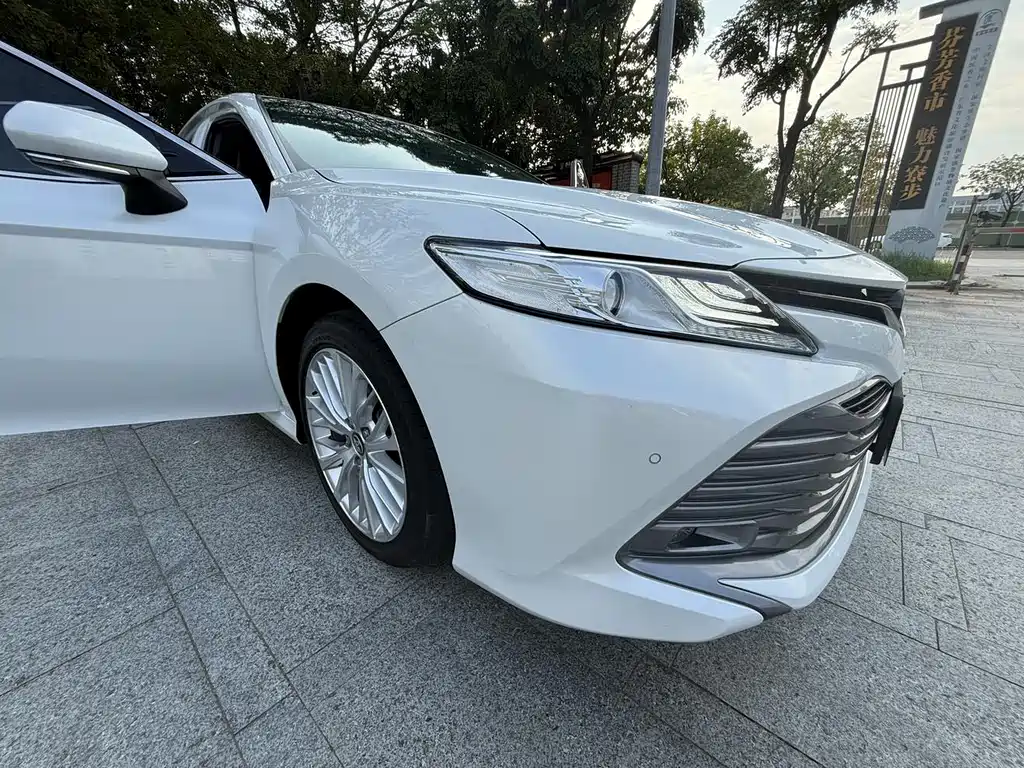 Toyota Camry — фото 17
