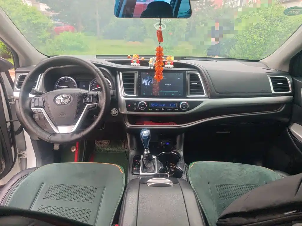 Toyota Highlander — фото 13