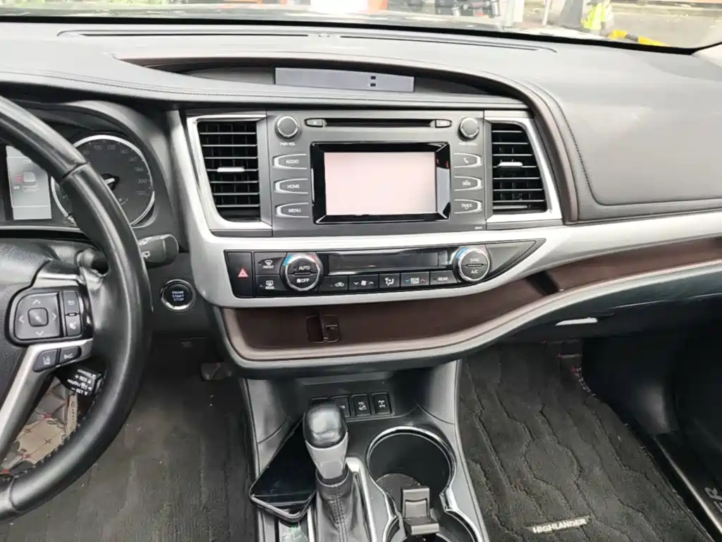 Toyota Highlander — фото 13