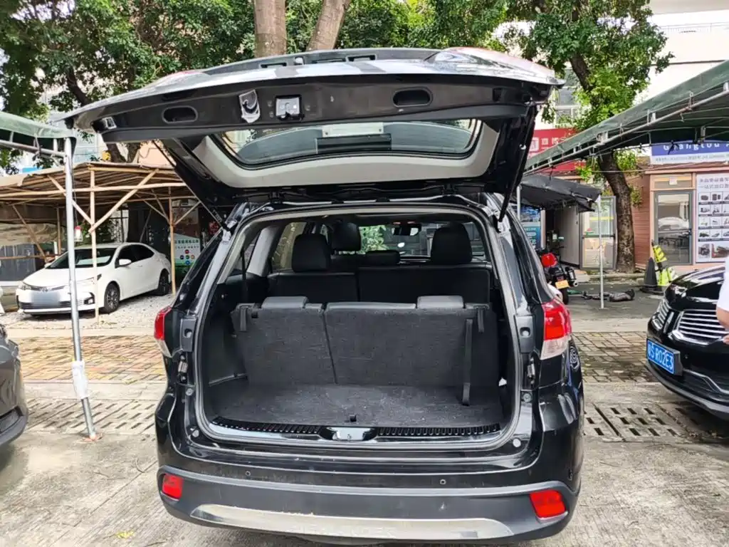 Toyota Highlander — фото 19