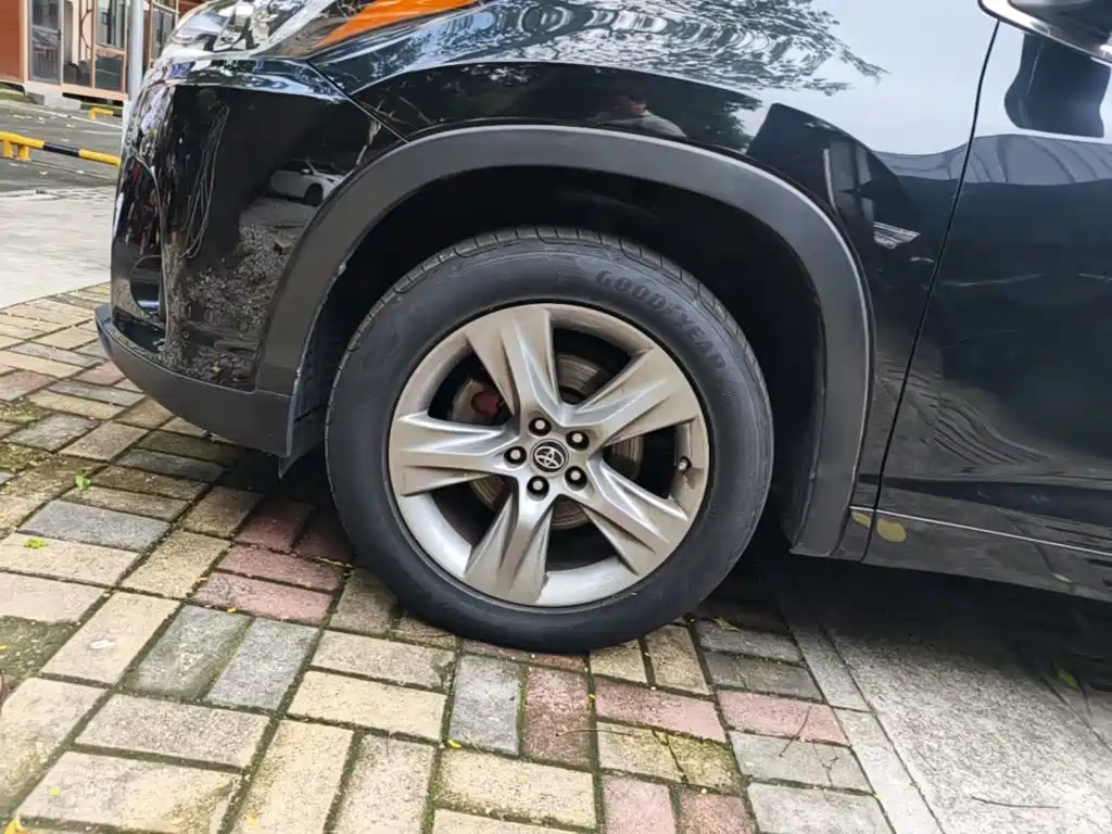 Toyota Highlander — фото 23