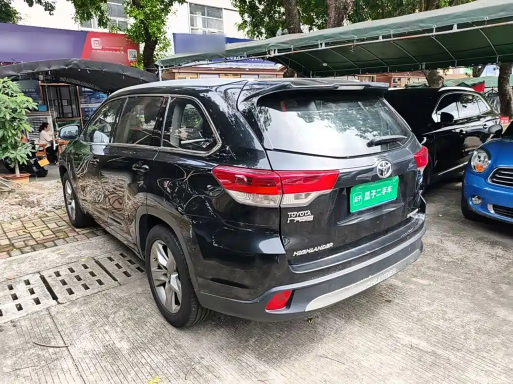 Toyota Highlander — фото 5