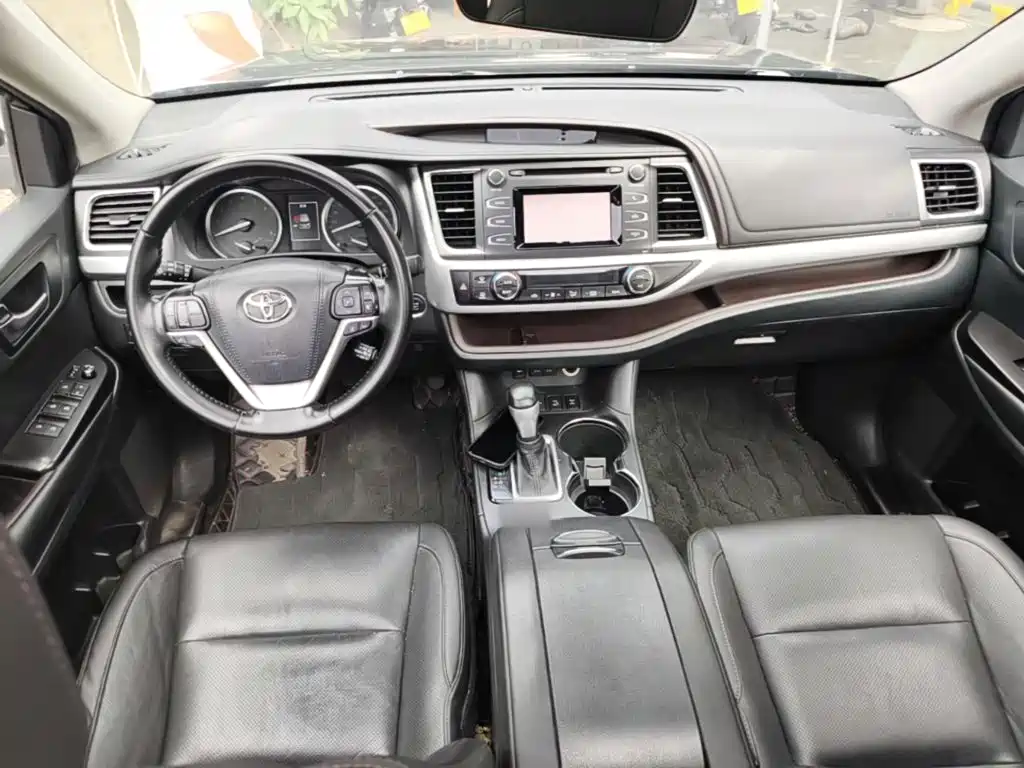 Toyota Highlander — фото 10