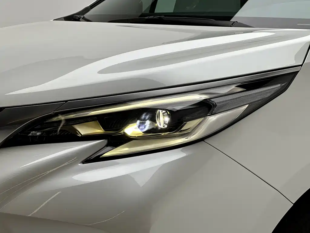 Toyota Granvia — фото 17