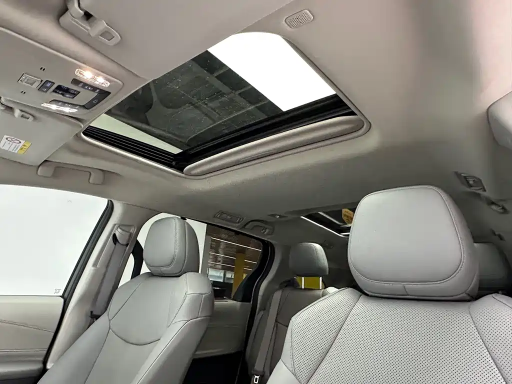 Toyota Granvia — фото 23