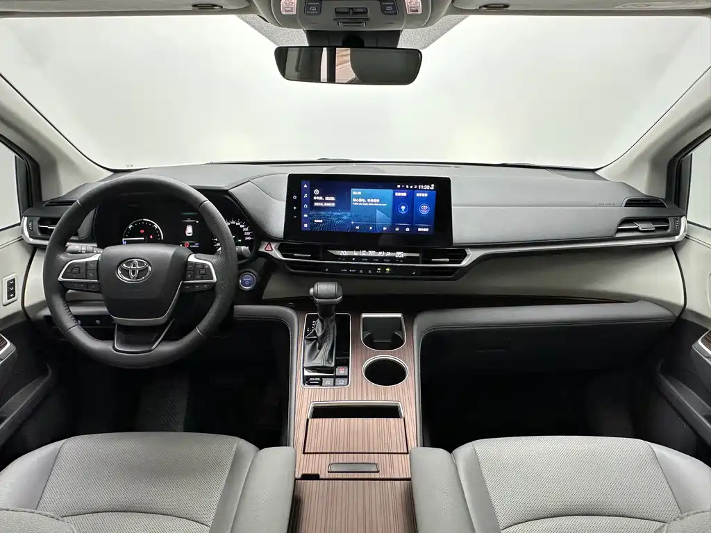 Toyota Granvia — фото 9