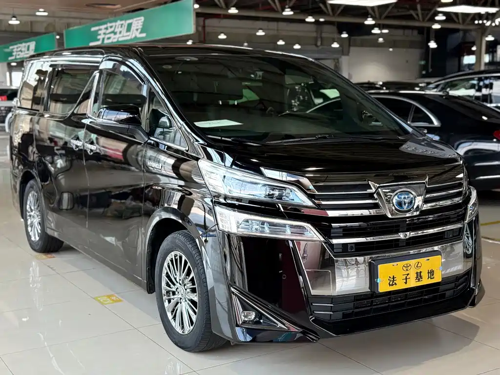Toyota Vellfire — фото 2