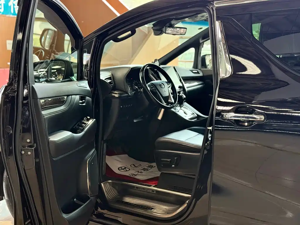 Toyota Vellfire — фото 11