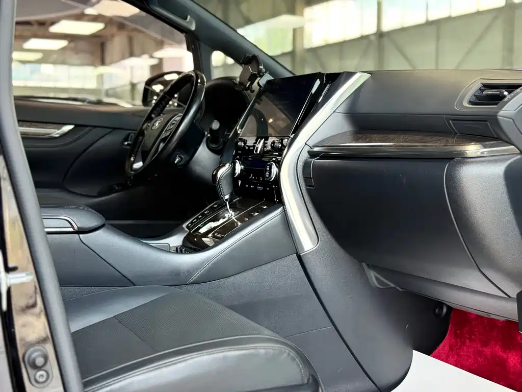 Toyota Vellfire — фото 14