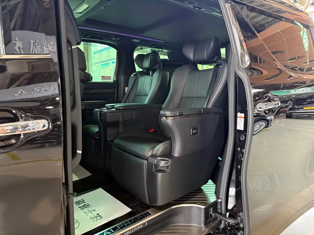 Toyota Vellfire — фото 15