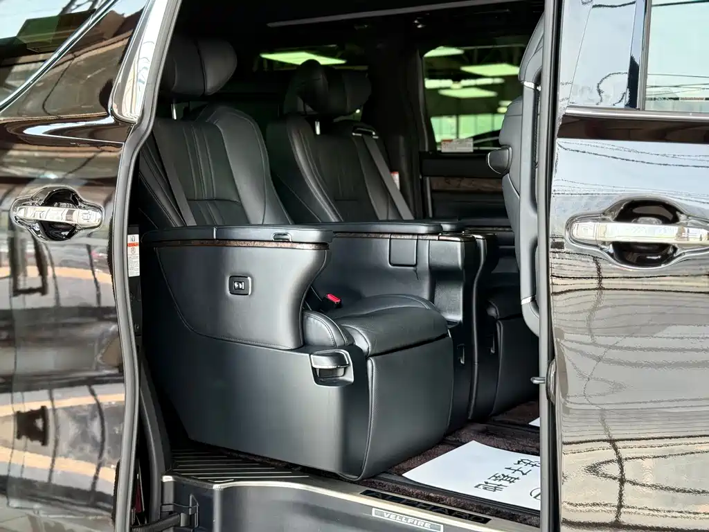 Toyota Vellfire — фото 17