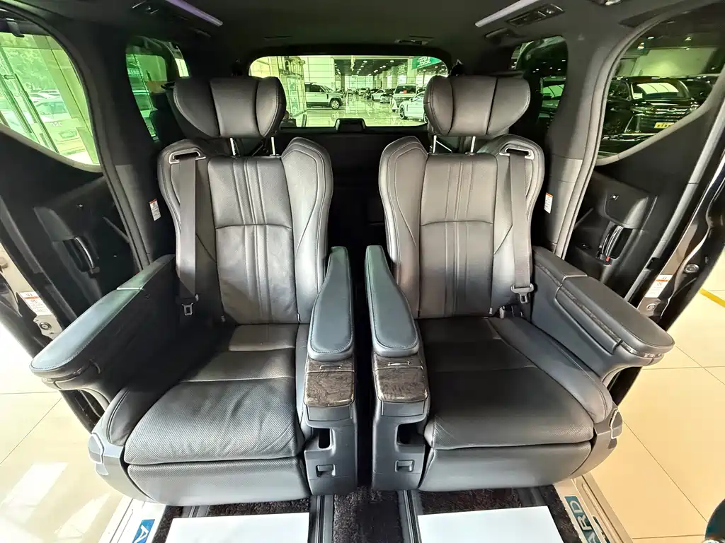 Toyota Vellfire — фото 18