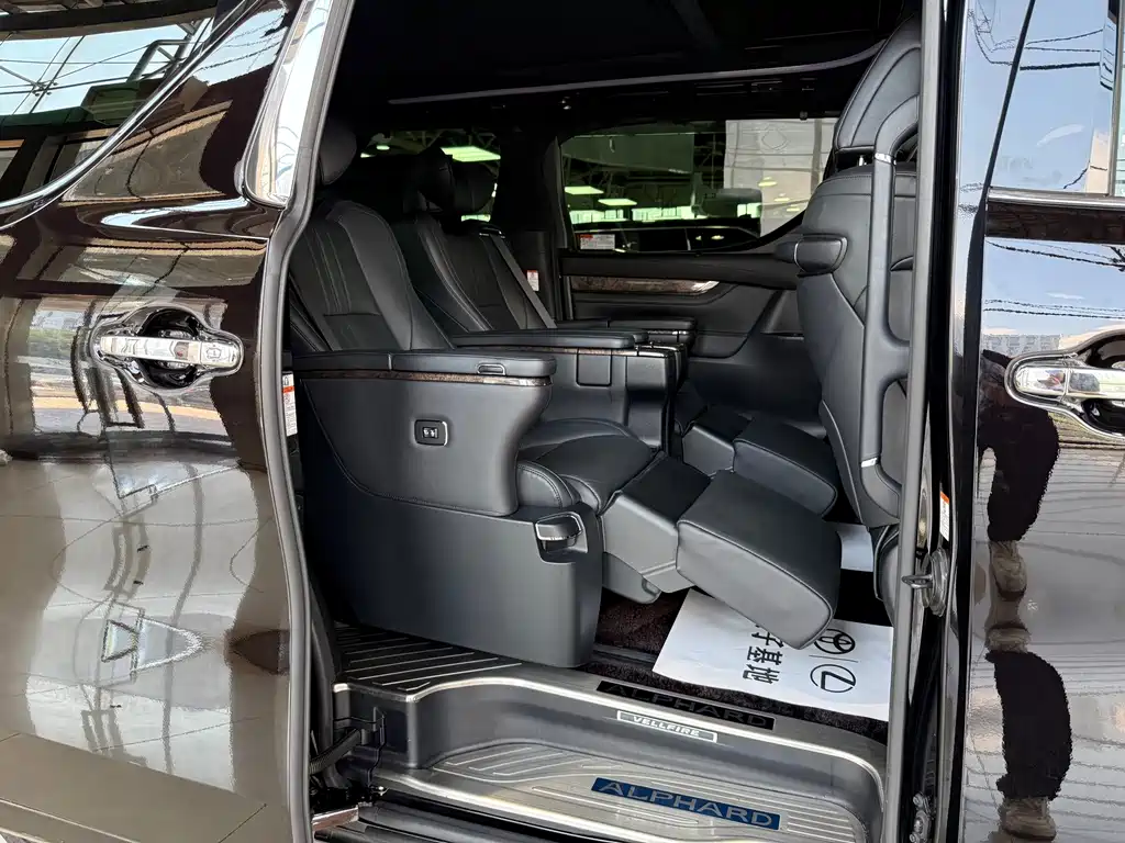 Toyota Vellfire — фото 19