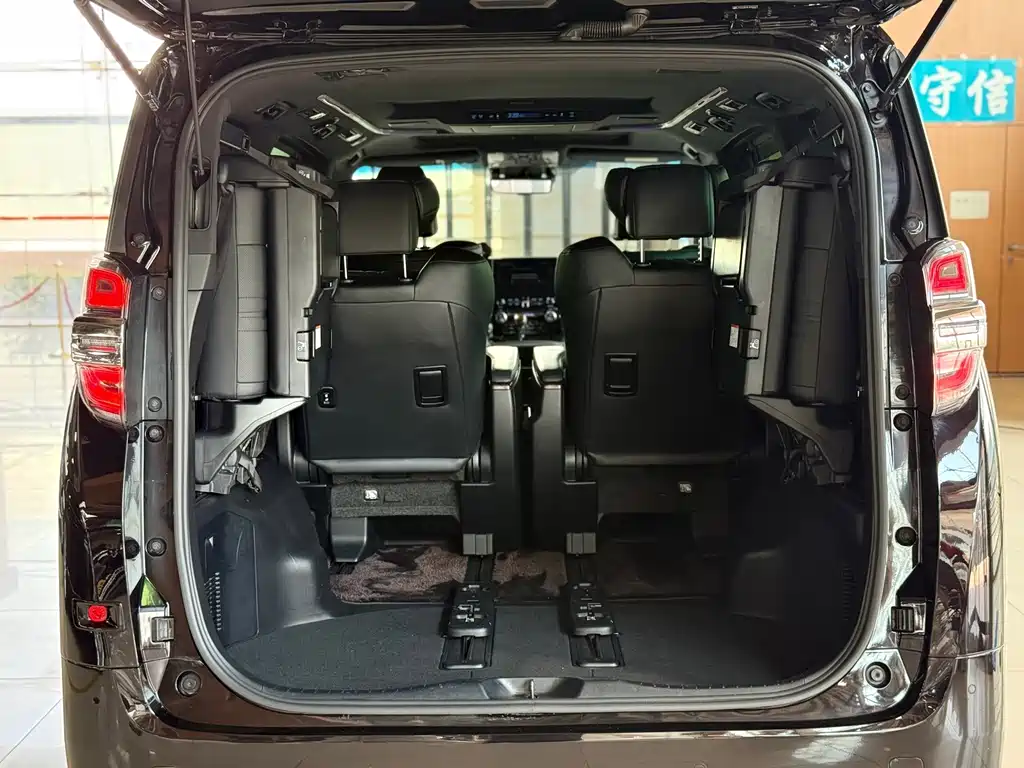 Toyota Vellfire — фото 21