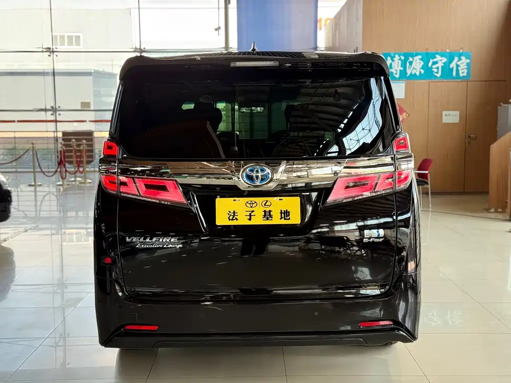 Toyota Vellfire — фото 24