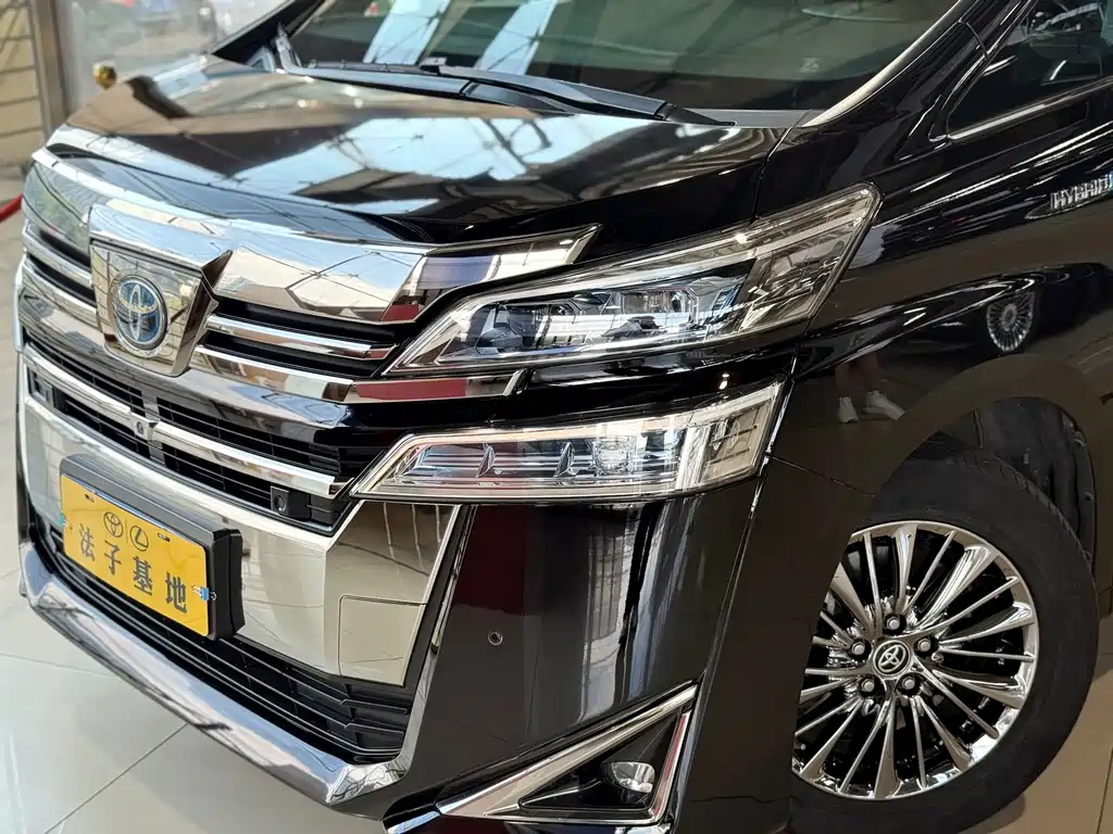 Toyota Vellfire — фото 6