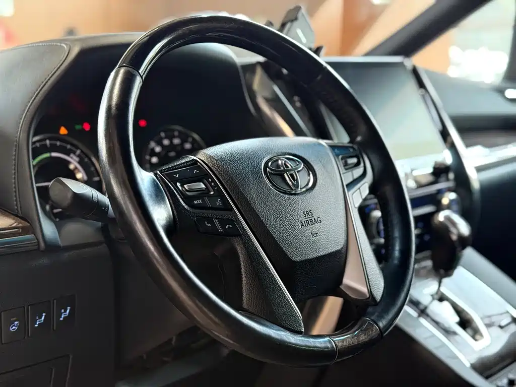 Toyota Vellfire — фото 7