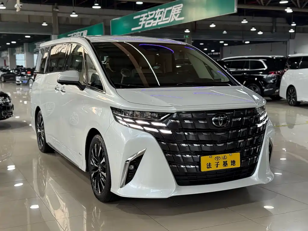 Toyota Alphard — фото 2