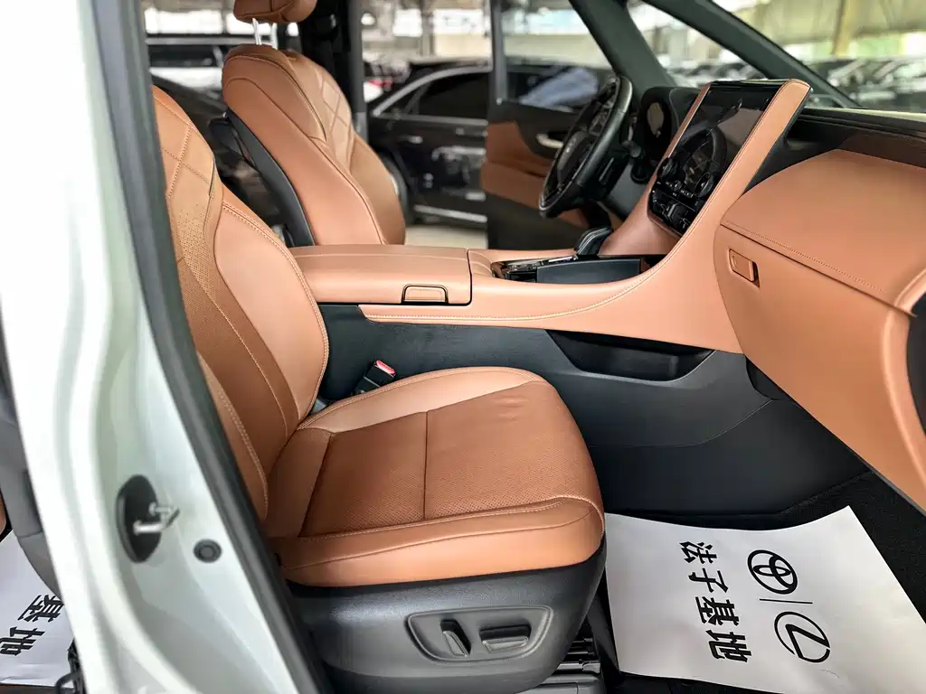 Toyota Alphard — фото 13