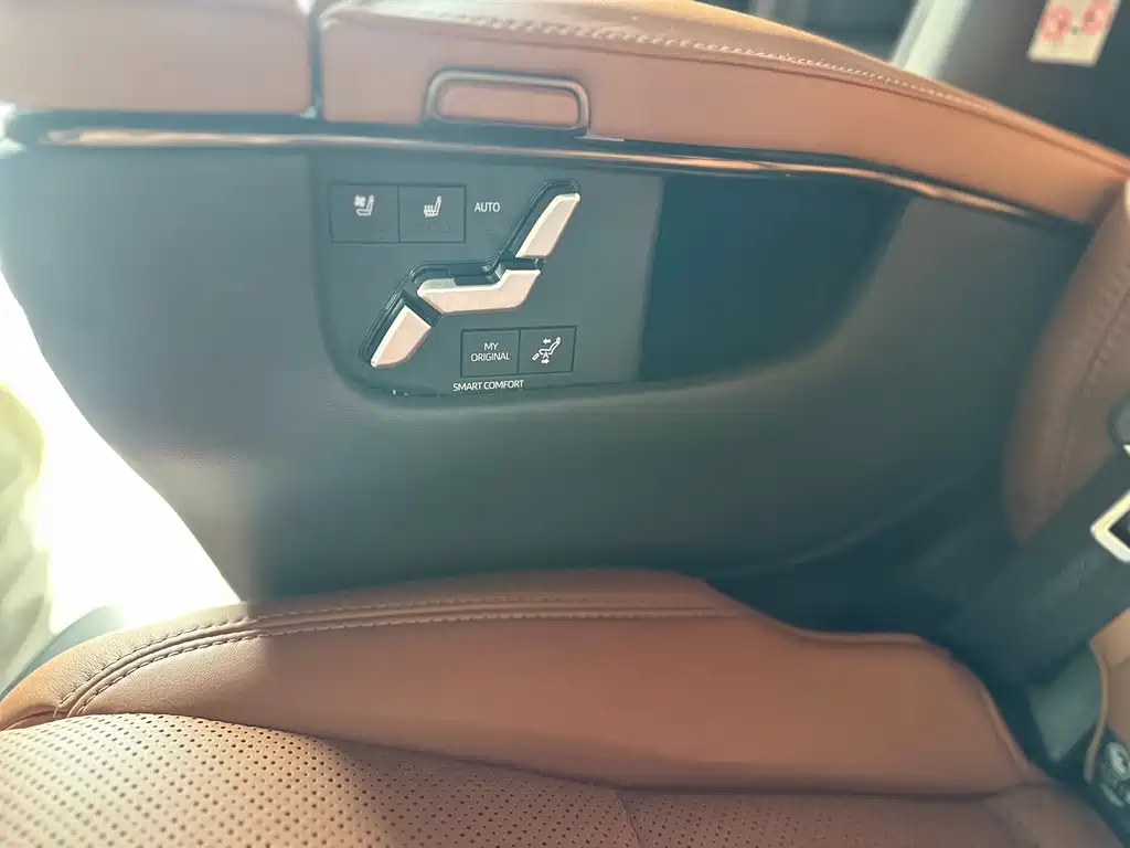 Toyota Alphard — фото 18