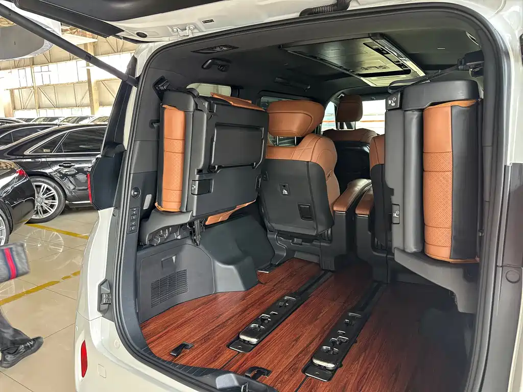 Toyota Alphard — фото 21