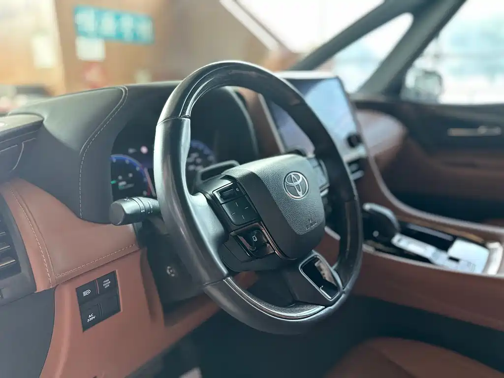 Toyota Alphard — фото 7