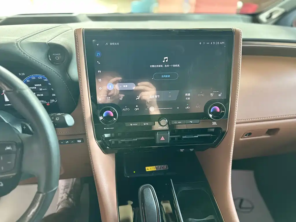 Toyota Alphard — фото 8