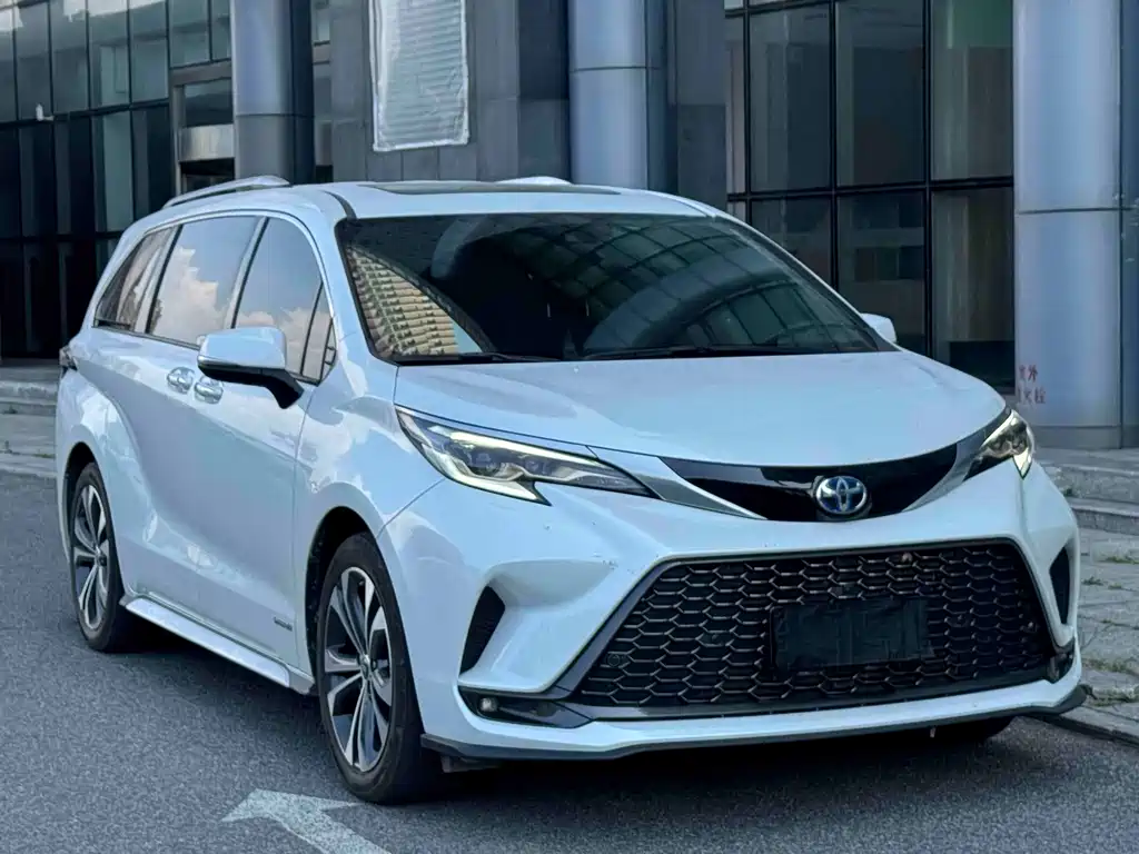 Toyota Granvia — фото 2