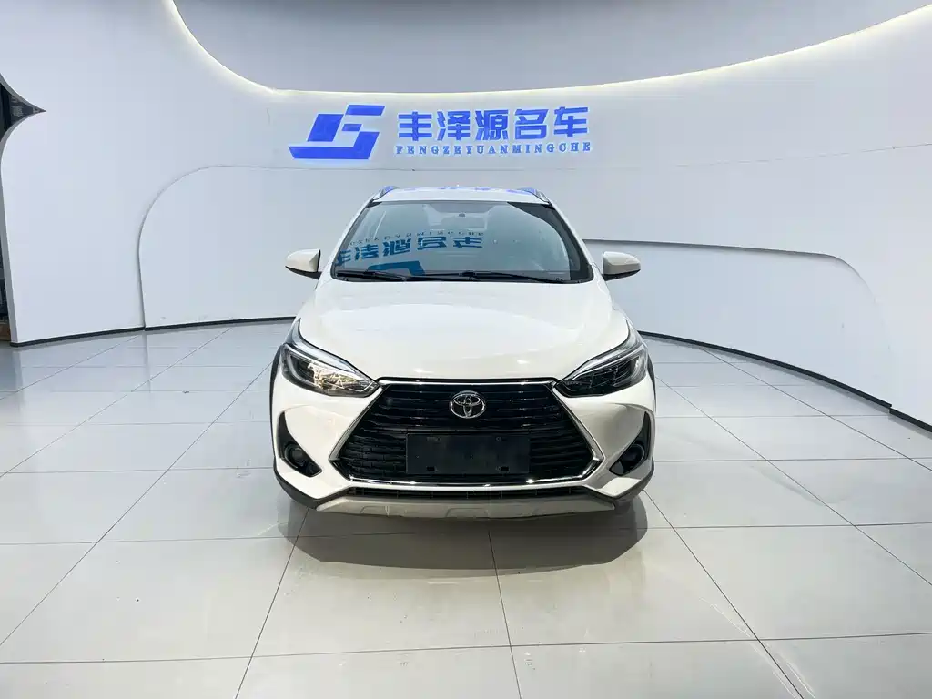 Toyota Yaris L — фото 2