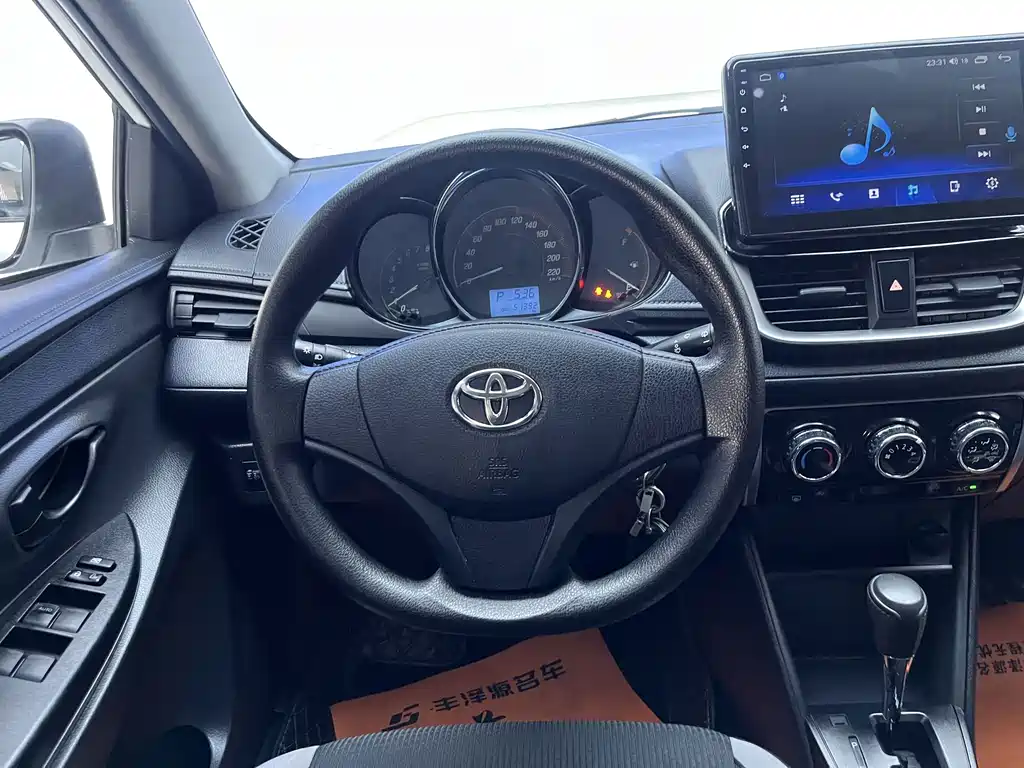 Toyota Yaris L — фото 8