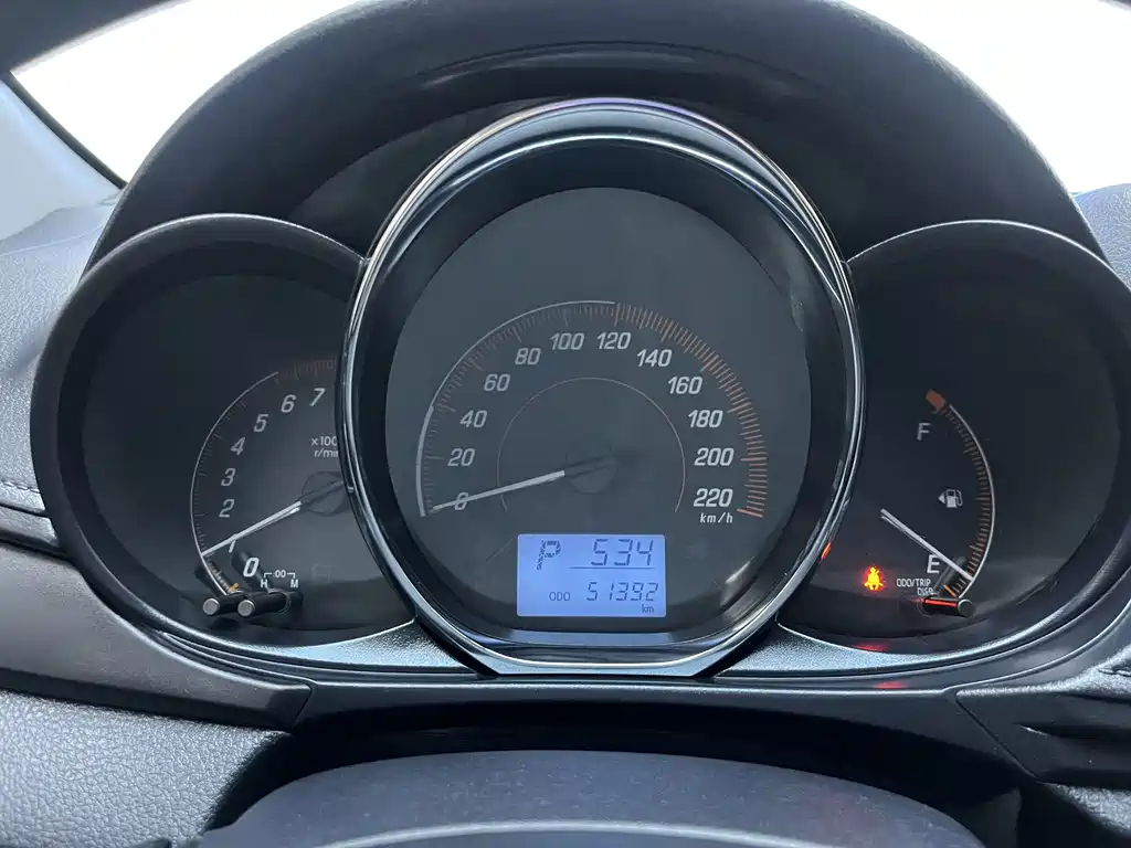 Toyota Yaris L — фото 9